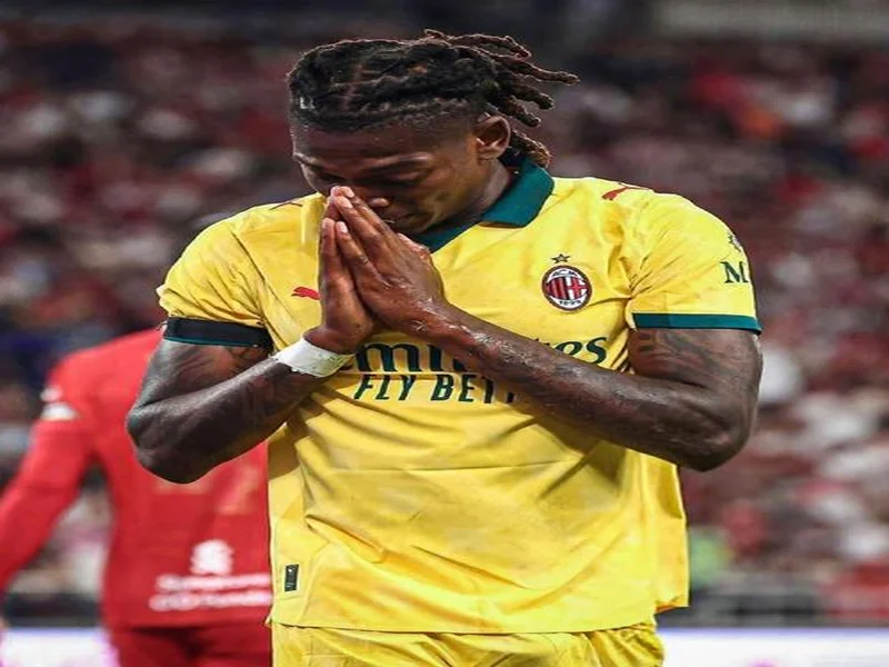 莫雷托:莱奥已就闹脾气向米兰全队道歉,他今夏仍可能离队